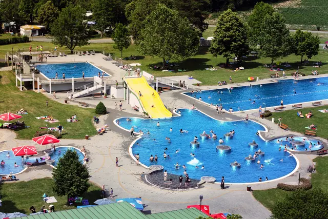 Seit Pfingsten hat das Freibad Jennersdorf wieder geöffnet.  | Foto: Eduard Erber