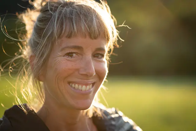 Anne-Claire Kowald erklärt in ihrem neuen Buch "Abenteuer Innenwelt" wie man am besten mit Krisen umgehen sollte.  | Foto: Georg Krewenka