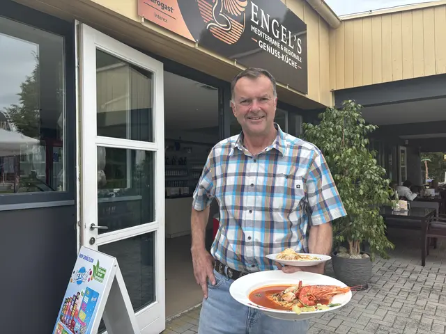 Der Gastprofi Engelbert Unger bietet auch heuer wieder mediterrane und regionale Küche im Freibad-Restaurant in Jennersdorf an.  | Foto: Elisabeth Kloiber