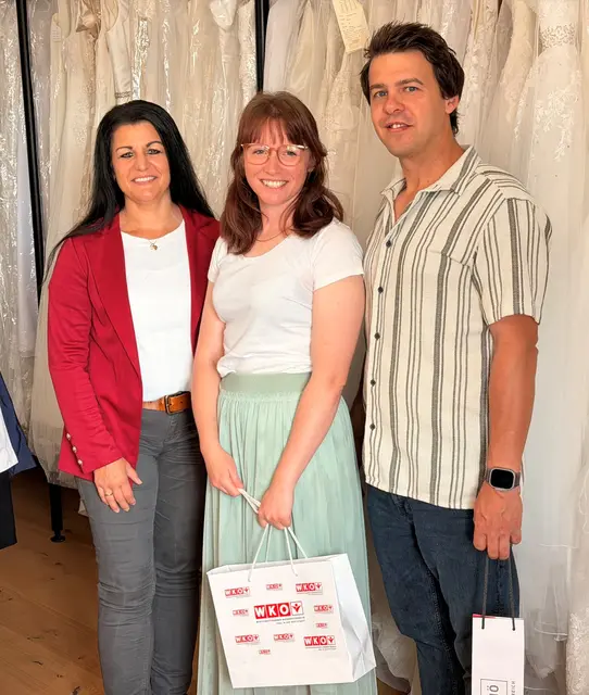 Wirtschaftskammer besucht Secondhand-Brautmode in Kleingöttf