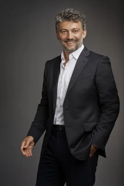 Jonas Kaufmann singt die Bundeshymne.