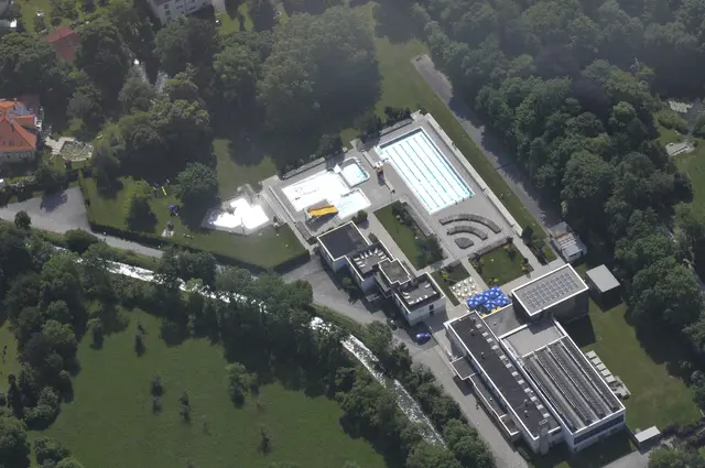 Bleibt das teure Sorgenkind in Neunkirchen: Das Hallen- und Freibad. | Foto: Santrucek