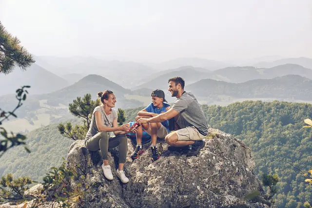 Fotowettbewerb "Mein Lieblingsplatz im Wienerwald". Familie rasten am Peilstein. | Foto: Wienerwald Tourismus, Andreas Hofer