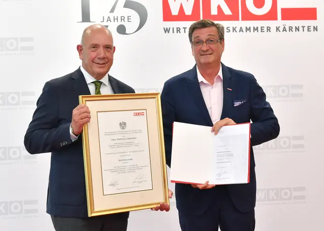 WK Präsident Jürgen Mandl mit KommR Hans Matthias Liebenwein. | Foto: WKK/Studiohorst