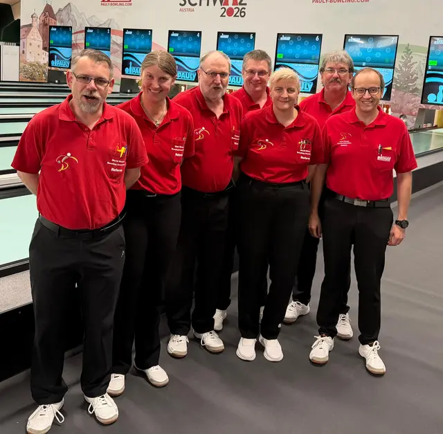 Das Schiedsrichterteam aus Europa.