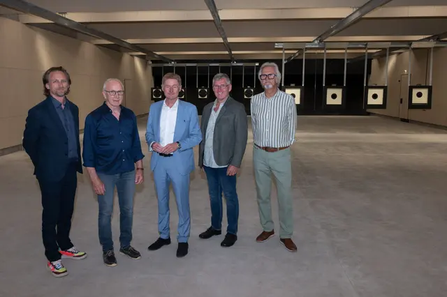 V.l.: Architekt Michael Hager jun., PSV-Obmann Michael Hager, Vizebürgermeister Gerhard Kroiß, Landesoberschützenmeister Bernhard Prammer und PSV-Sektionsleiter Günter Pointner präsentiertendie Anlage. | Foto: PSV-Wels