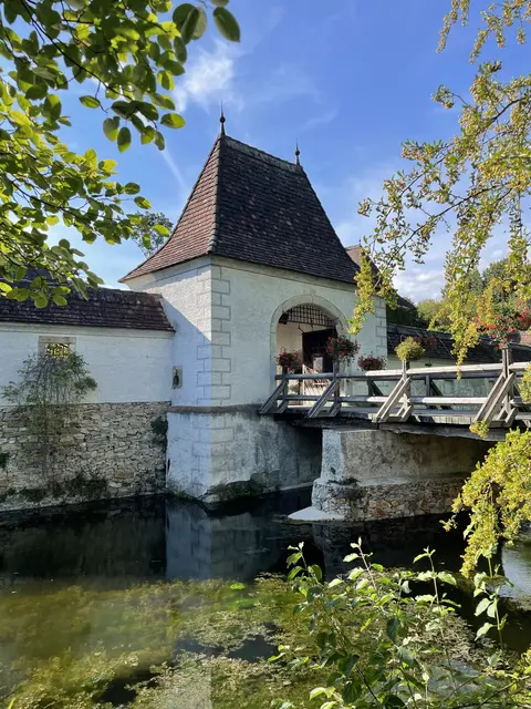 Startschuss für die "KunstSpur" beim Schloss Totzenbach