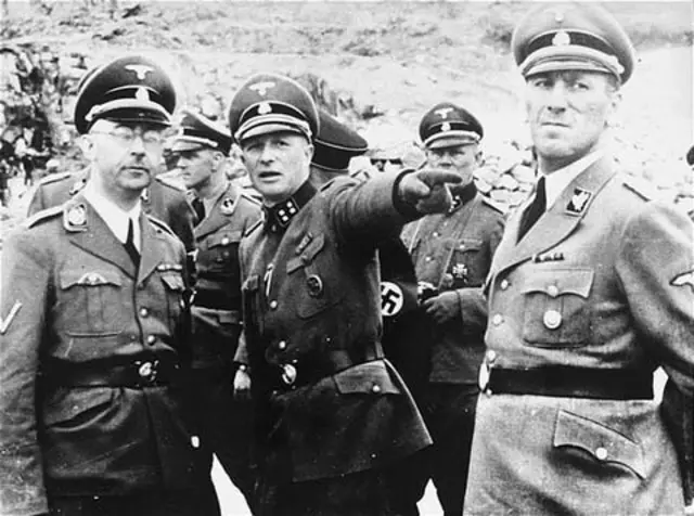Heinrich Himmler, Franz Ziereis und Ernst Kaltenbrunner (v.l.) bei einer Besichtigung des Konzentrationslagers Mauthausen, 27. April 1941.  | Foto: Heinrich Hoffmann/United States Holocaust Memorial Museum,