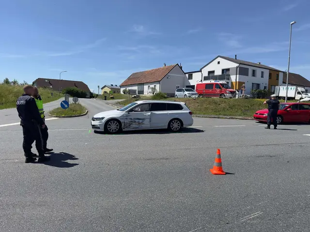 Ein Verkehrsunfall mit zwei Verletzten ereignete sich am Montagvormittag auf der B2 bei Groß Burgstall im Bezirk Horn. | Foto: Feuerwehr Horn