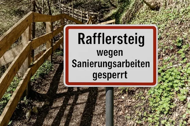 Der Raffleristeig in Volders ist derzeit aufgrund von Sanierungsarbeiten gesperrt. | Foto: Gemeinde Volders