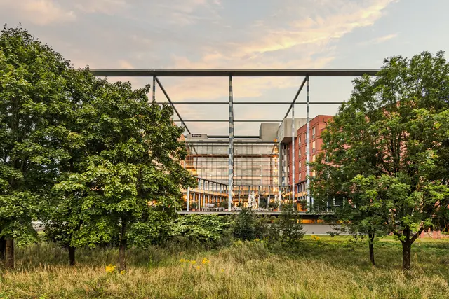 Das Trans World Hotel Donauwelle überzeugt mit seiner Lage direkt an der Donau und Nähe zum Stadtzentrum. | Foto: Hotel Donauwelle