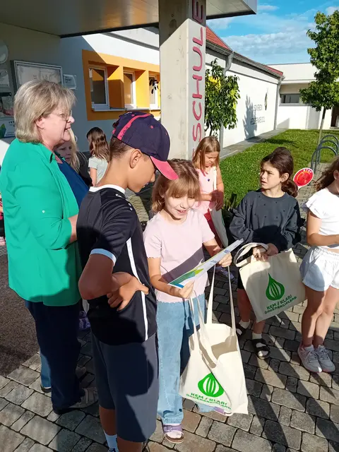Alle teilgenommenen Schülerinnen und Schüler erhielten unter anderem Urkunden.  | Foto: Gemeinde Heiligenkreuz