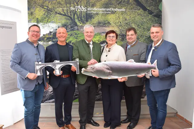 Bgm. Christian Haberhauer, LAbg. Dominic Hörlezeder, LR Anton Kasser, Obfrau LEADER-Region Moststraße Bgm. Michaela Hinterholzer, LAbg. Mario Wührer und LAbg. Lukas Michlmayr  | Foto: Stadtgemeinde Amstetten