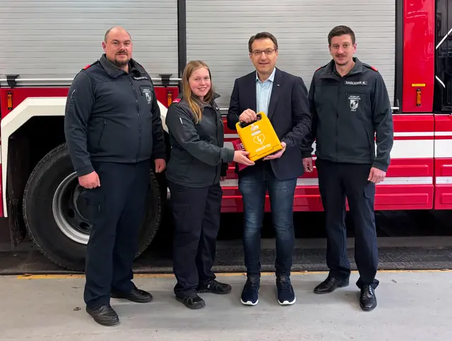 FF Erla rüstet mit Defibrillator auf – mehr Sicherheit vor O