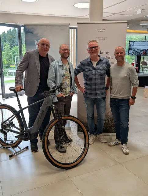 Beim MTB-Kongress:  Karl Posch, Christopher Unterberger, Harald Maier und Christian Schirlbauer. | Foto: E-Bikeguide Salzkammergut