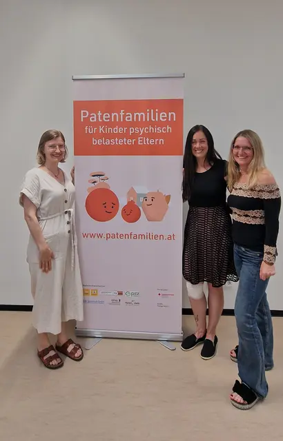 V.l.: Stefanie Dohr und Gemeinderätin Carina Walitsch mit Mateja Bratusa | Foto: MeinBezirk