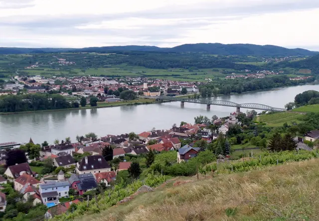 Herrlicher Tiefblick zur Donau