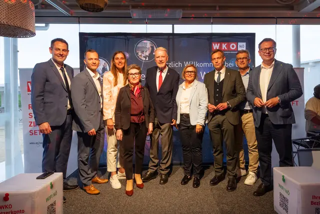 Gruppenbild mit WKNÖ und Politik. | Foto: Thomas Gobauer