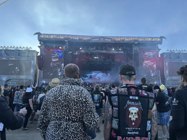 Die Ruhe vor Volbeat – MeinBezirk live am Nova Rock.  | Foto: Anna Triebaumer / MeinBezirk