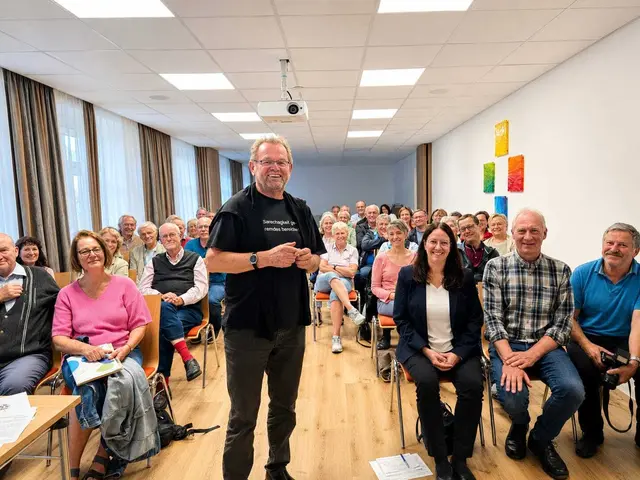 Ferdinand Kaineder zu Demokratie in der Salesianerpfarre Amstetten Herz Jesu. | Foto: Zarl
