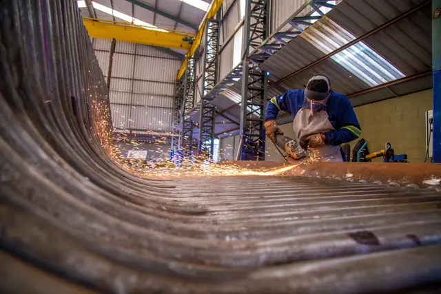 Eine neue Analyse zeigt: Immer mehr Unternehmen prüfen Produktionsverlagerungen ins Ausland, während gleichzeitig die Sorge um Arbeitsplätze wächst. (Symbolbild) | Foto: panthermedia / mailsonpignata