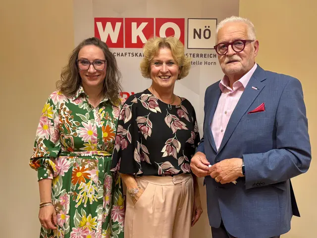 Beim anschließenden „Get together“ mit kulinarischen Köstlichkeiten vom Restaurant Ausklang standen schließlich Gespräche, neue Bekanntschaften und wertvolle Kontakte im Mittelpunkt. | Foto: Markus Kahrer