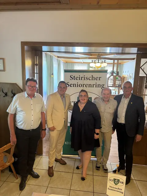 Gemeindekassier Markus Reisinger, Landtagsabgeordneter Philipp Könighofer, Obfrau Martina Pilch, Landesobmann Erich Hafner und Vizebürgermeister Ernst Ebner bei der Wahl in Mürzzuschlag. | Foto: FPÖ BM