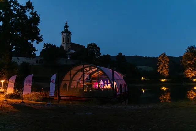 Entlang der Donau warten im Sommer viele Events, wie etwa die Seefestspiele Waldhausen. | Foto: WGD - Donau Oberösterreich Tourismus GmbH