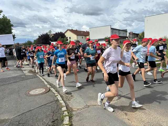 Der Benefizlauf machte den Kindern und Jugendlichen viel Spaß. Start und Ziel waren in der Schulgasse. | Foto: Anna Maria Kaufmann