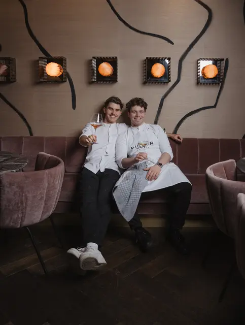 Die Initiatoren des Pop-ups: Lukas Pieler (rechts) und Elias Stigger (links) setzen auf Kreativität, Regionalität und abwechslungsreiche Genusskonzepte. Die Jungs sind im Juli an zwei Innsbrucker Standorten präsent. | Foto: Flo Mitteregger