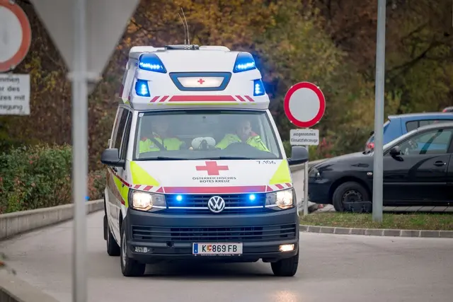 Die Lenkerin wurde nach der Erstversorgung ins Krankenhaus eingeliefert. (Symbolfoto) | Foto: Bernhard Knaus