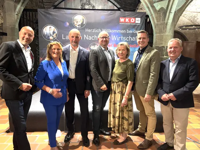 Friedrich Oelschlägel, Maresi Eder, Andreas Riemer, Markus Fuchs, Sonja Zwazl, Christoph Kaufmann und Leopold Spitzbart. | Foto: MeinBezirk/Seebacher