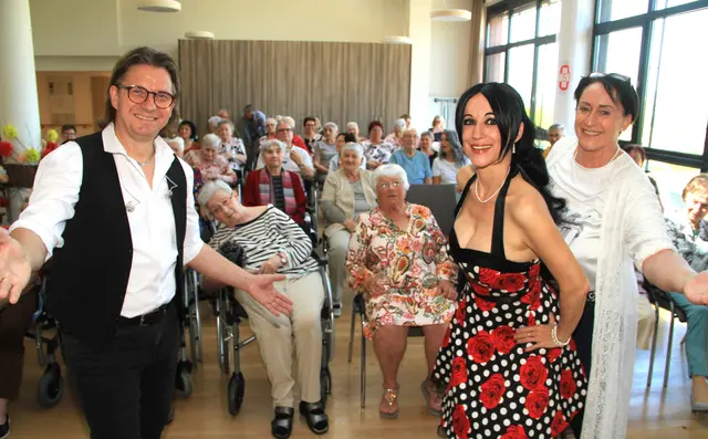 Das Duo „Zweier WG“ (Nina Stern und Franky Wild) begeisterte an einem unvergesslichen Event das gesamte Haus. | Foto: Peter Seper