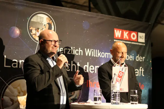 Außenstellen-Obmann Markus Fuchs und Außenstellen-Geschäftsführer Friedrich Oelschlägel konnten so viele Gäste wie noch nie zuvor bei einer Langen Nacht der Wirtschaft begrüßen. | Foto: MeinBezirk/Seebacher