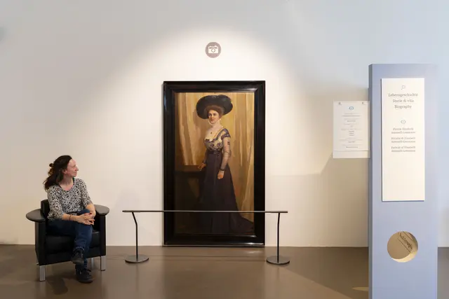 Dieses großformatige Gemälde von Albert Plattner (1869 – 1919) aus 1910 zeigt Elisabeth Antonelli Lessmann, die 1926 in Innsbruck lebte. | Foto: © Maria Kirchner