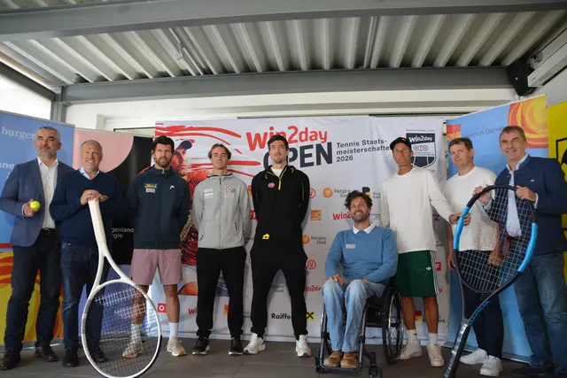 Sportlandesrat Heinrich Dorner (l.) mit Österreichs Tennisverbands-Präsident (ÖTV) Richard Grasl, ÖTV-Sportdirektor Jürgen Melzer, Spieler Lucas Neumayr und Sebastian Ofner, Roman Zechmeister (Quads-Rollstuhl-Tennisspieler), Akademie-Leiter Wolfgang Thiem (Thiem Academy Burgenland), Oberpullendorfs Bürgermeister Johann Heisz und Hausherr, Burgenlands Tennisverbands-Präsident (BTV) Günter Kurz (v.l.) bei der Präsentation in Oberpullendorf.
 | Foto: MeinBezirk/Rosenberger Victoria