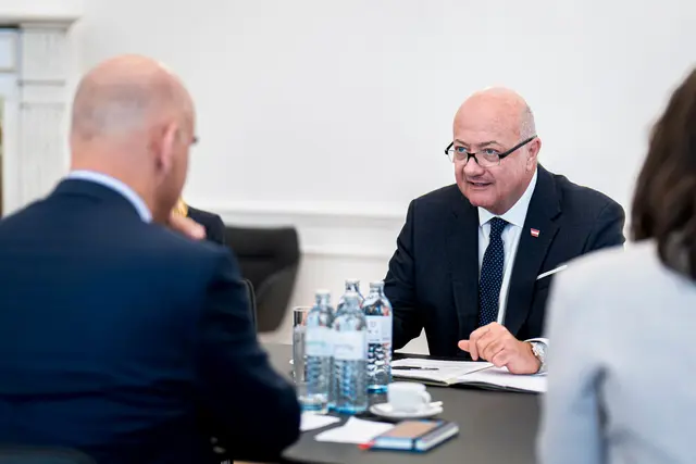 Stocker will Migration mit Neuauslegung der Menschenrechte e