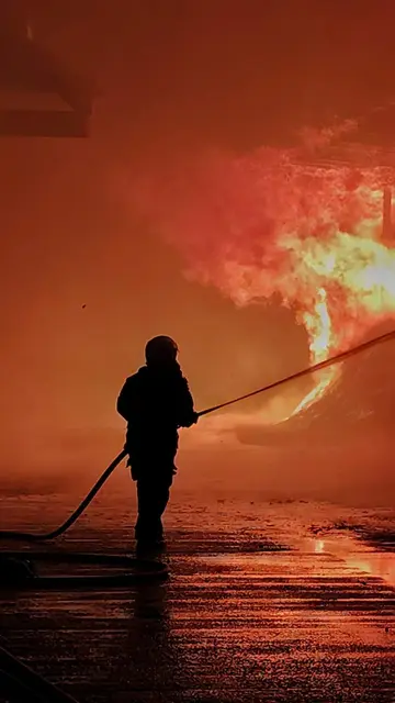 Insgesamt standen 170 Feuerwehrmitglieder von neun Feuerwehren beziehungsweise Feuerwachen im Einsatz. | Foto: FF Mistelbach