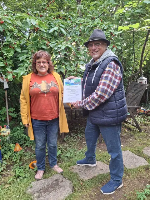 Natur im Garten Urkunden und Plakettenübergabe