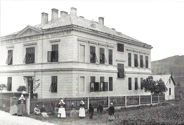 Das alte Lasberger Stiftungshaus im Jahr 1889. | Foto: zVg