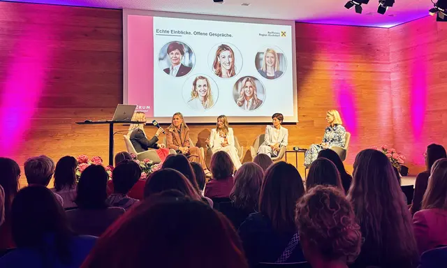Abschließende Diskussionsrunde mit Carina Jellmair, Karin Scheiblberger, Kristina Hörtenhuber-Wendner, Michaela Keplinger-Mitterlehner und Landeshauptmann-Stellvertreterin Christine Haberlander (von links) | Foto: Weymayer