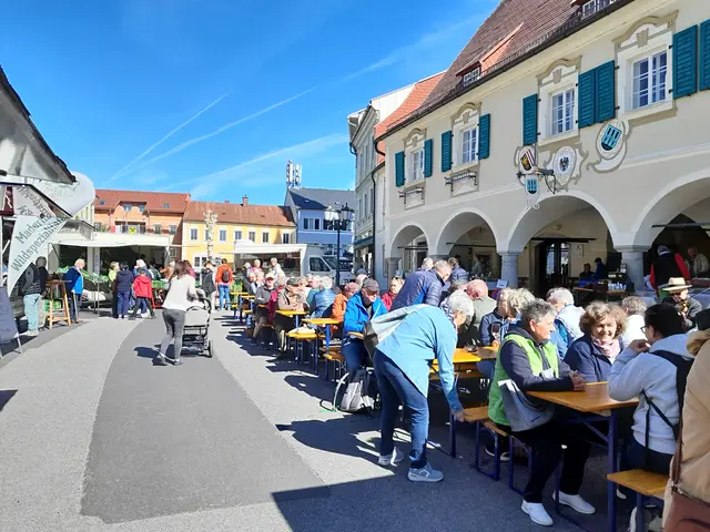 Der Wochenmarkt am Rohrbach-Berger Stadtplatz kommt bei den Besuchern gut an. | Foto: Hintenberger