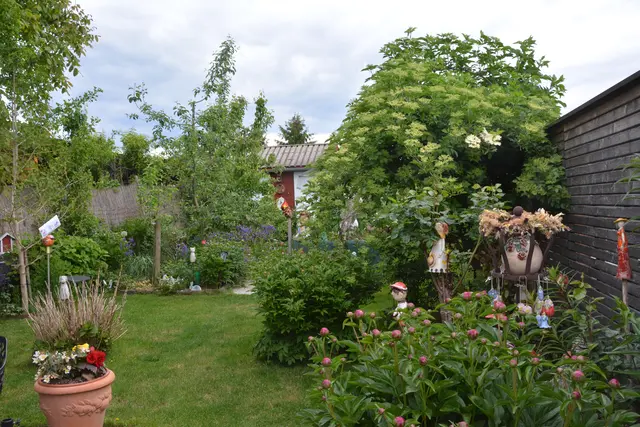 Im Garten von Monika Wiedemann wird im Einklang mit der Natur gearbeitet.
 | Foto: Privat