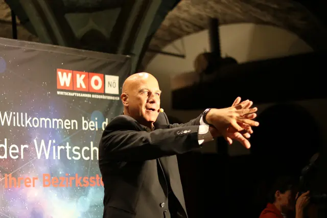 Auf der kleinen Bühne im Binderstadl sorgte der Zauberer Christian Christan für magische Momente und Staunem im Publikum. | Foto: MeinBezirk/Seebacher