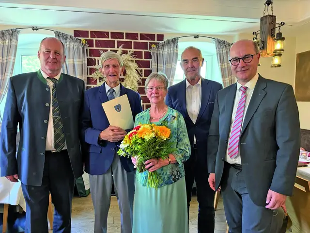 Vbgm. Josef Frühwirth, das Jubelpaar Karl und Hannelore Buder, Seniorenobm. Josef Deutenhauser und Bgm. DI Johannes Pressl.
 | Foto: Marktgemeinde Ardagger