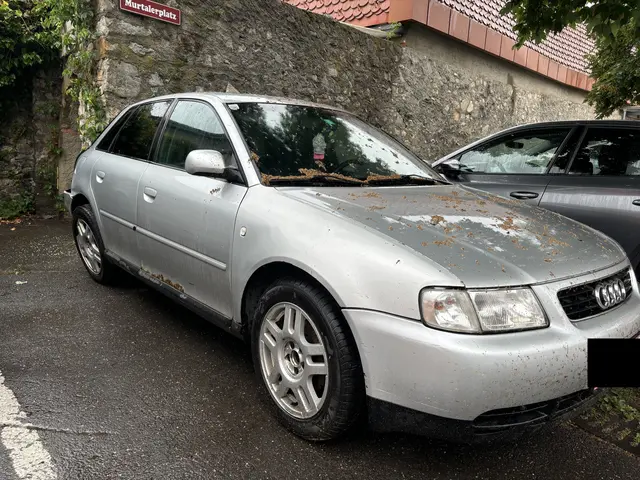 Das Auto mit Totalschaden war rund einen Monat am Murtalerplatz abgestellt.