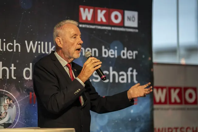 Bürgermeister Klaus Schneeberger: "Stolz auf Wiener Neustadts Wirtschaft." | Foto: Thomas Gobauer