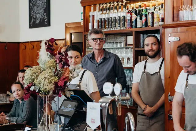 Das Team vom Gasthaus "Zum Bretschneider" begleitete die Bierverkostung lukullisch. | Foto: Mila Eder für Bierwerkstatt Weitra