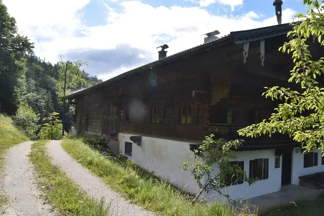 Das 460 Jahre alte Gebäude steht auf Ebbser Gemeindegebiet, gehört aber Kufstein.  | Foto: Barbara Fluckinger