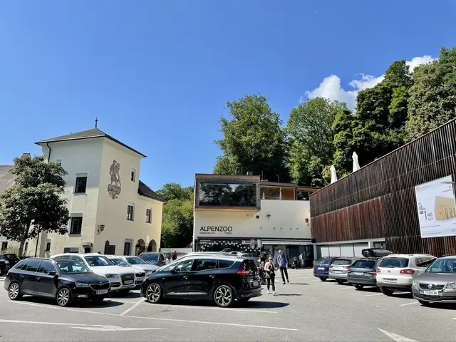 Fühlen, riechen, hören – der Alpenzoo bietet besondere Führu